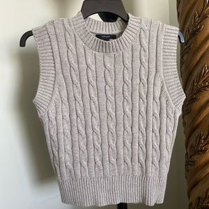 F21 grey twist pattern vest size xs